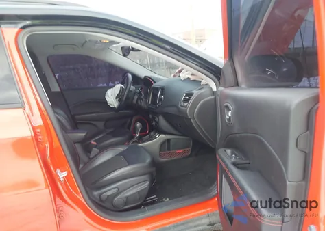 2018 Jeep Compass Trailhawk 4X4 z USA, uszkodzony, nr VIN 3C4NJDDB9JT255613